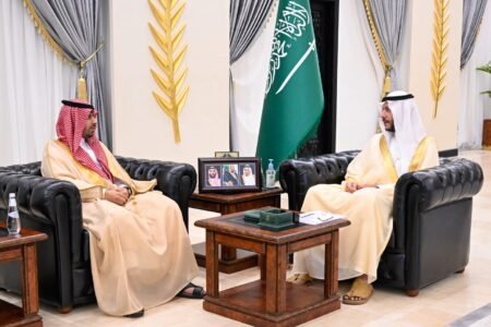 الأمير سعود بن نهار يطلع على تقرير مركز تلفزيون الطائف