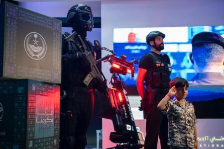 الأمن العام يشارك في فعالية “عز الوطن” احتفاءً باليوم الوطني الـ (95) للمملكة