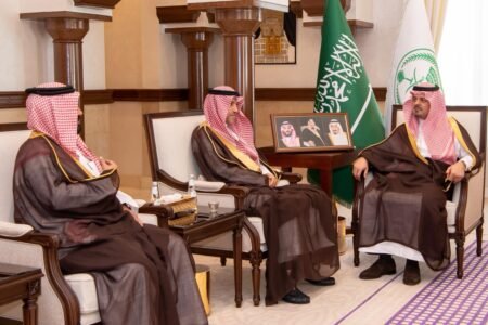 نائب أمير مكة يستقبل رئيس لجنة المحامين ويبحث تعزيز الخدمات القانونية والتطوعية في منطقة مكة المكرمة