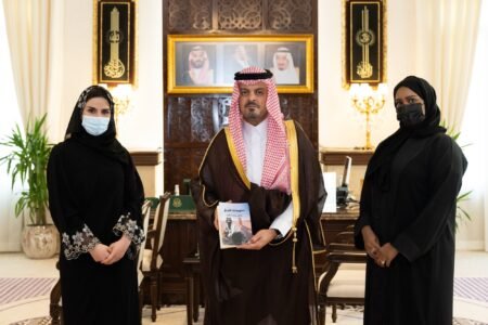 نائب أمير منطقة مكة المكرمة يستعرض برامج “نادي سيدات الفكر”