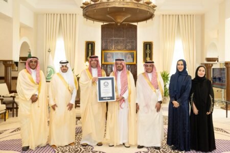 نائب أمير منطقة مكة يتسلّم شهادة تسجيل “هاكثون الابتكار الصحي للحج والعمرة” في “غينيس”