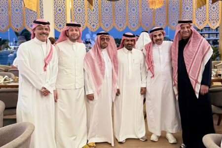 الدكتور محمد أزمرلي يقيم إفطاره السنوي بمطعم القمرة في نادي اليخوت بجدة بحضور نخبة من رجال الأعمال والمشاهير