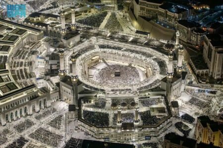 الحرمان الشريفان يستقبلان ملايين القاصدين في ليلة ختم القرآن