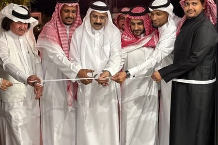 انطلاق معرض “بهجة العيد” بجدة بمشاركة 24 فنانًا وسط حضور لافت واقتناء أعمال فنية
