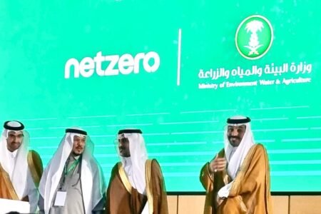 نائب وزير البيئة يكرّم “وقف الجميح” لمبادراته في تحلية المياه بالقرى النائية