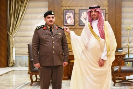 محافظ جدة يقلد مدير إدارة مكافحة المخدرات بالمحافظة رتبته الجديدة