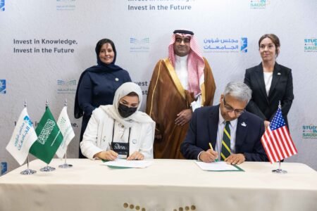 الجامعة السعودية الإلكترونية توقع شراكة استراتيجية مع جامعة جورج ميسون الأمريكية