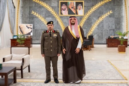 سمو “محافظ الطائف” يقلّد مدير شرطة المحافظة رتبته الجديد