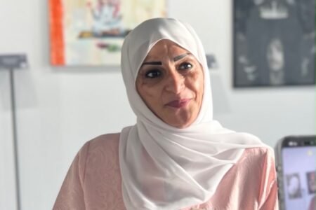 ناهد وزان.. رحلة فنية تجمع بين الإبداع والتدريب ودعم المواهب التشكيلية