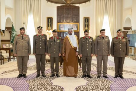 الأمير سعود بن مشعل يقلد عدد من الضباط المُترقين بالأمر السامي الكريم رتبهم الجديده