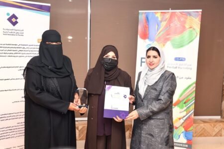الجمعية السعودية للفنون التشكيلية تختتم أولى ورشها العلمية “كيف يفكر اللون؟” وتواصل البرنامج الصيفي