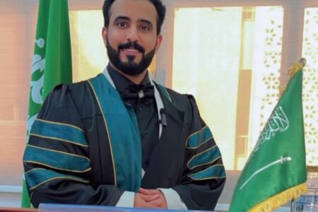 الدكتور طلال بن هيال العنزي يحصل على درجة الدكتوراه في إدارة المستشفيات